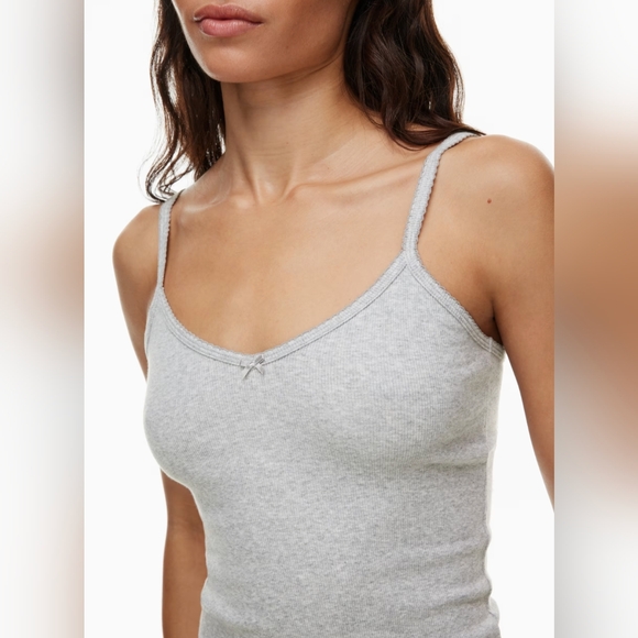 Aritzia TNA v-neck tank top - Picture 2 of 7